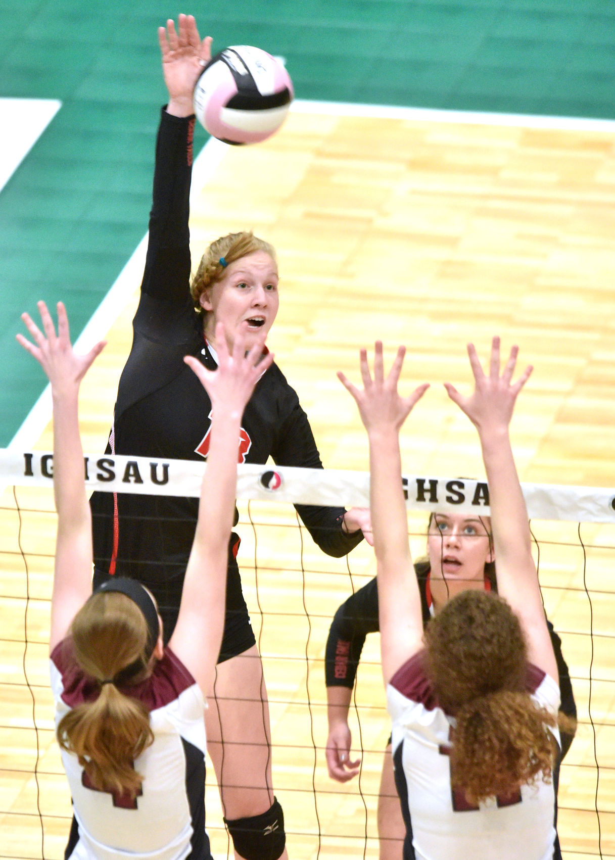 Cedar Falls vs Dowling state volleyball